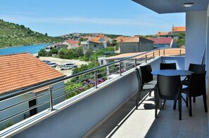 Apartment, Mehrere Betten | Balkon