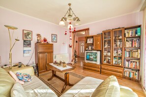 Apartment, Multiple Beds | Living room