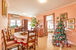 Appartement, Plusieurs lits | Cuisine privée | Un four, surface de cuisson, lave-vaisselle, vaisselle et ustensiles