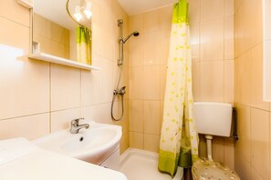 Apartment, 1 Double Bed | Bathroom | Soap - Apartments Cagalj (Trogir)