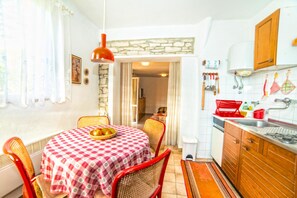 Apartment, 1 Double Bed | Private kitchen