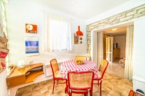 Apartment, 1 Doppelbett | Eigene Küche | Herdplatte, Kochgeschirr/Geschirr/Besteck