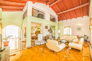 Appartement, plusieurs lits | Cuisine privée | Réfrigérateur, micro-ondes, plaque de cuisson, lave-vaisselle