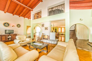 Appartement, plusieurs lits | Cuisine privée | Réfrigérateur, micro-ondes, plaque de cuisson, lave-vaisselle