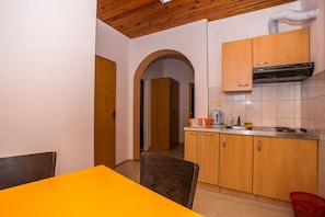 Apartment, Multiple Beds | Private kitchen