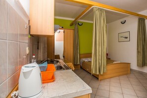 واي فاي مجانًا وملاءات أسرّة