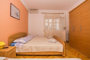 Free WiFi, bed sheets - Apartments Fortuna (Omis)