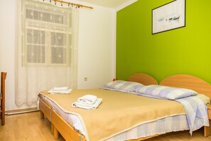 واي فاي مجانًا وملاءات أسرّة