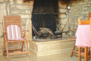 House, Multiple Beds | Fireplace