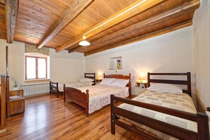 House, Multiple Beds | Private kitchen | Stovetop, cookware/dishes/utensils