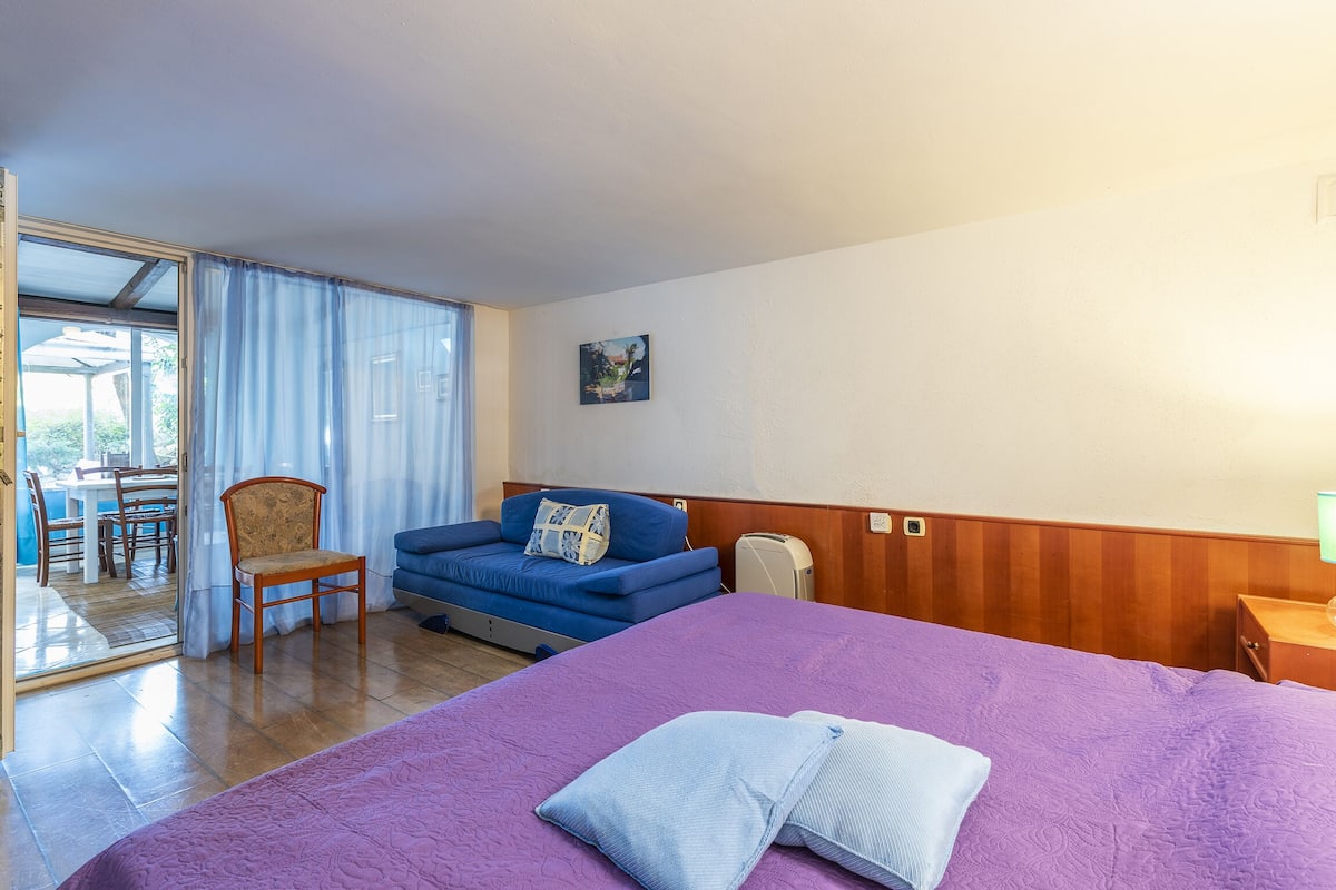 Apartment, Multiple Beds | WiFi (free), bed sheets