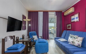 Apartment, Multiple Beds | Living room