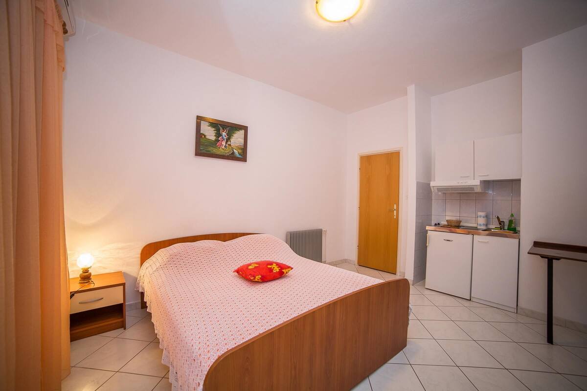 LÀgenhet - flera sÀngar | Ljudisolering, gratis wi-fi och sÀngklÀder