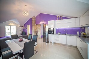 Lägenhet - 1 dubbelsäng med bäddsoffa | Eget kök | Spishäll och grytor/köksredskap