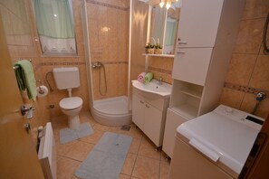 Apartment, Multiple Beds | Bathroom