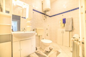 Apartment, 1 Double Bed with Sofa bed | Bathroom | Shower