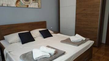 Apartment, Multiple Beds | Free WiFi, bed sheets