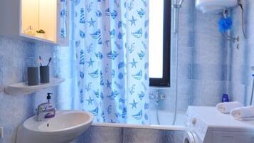 Apartment, Multiple Beds | Bathroom | Deep-soaking bathtub