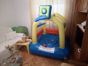 Apartamento, 2 camas dobles | Cunas (de pago), wifi gratis, ropa de cama