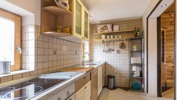 House, Multiple Beds | Private kitchen | Oven, stovetop, cookware/dishes/utensils