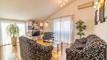 Apartment, Multiple Beds | Living room | TV