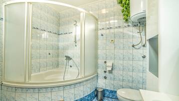 Appartement, plusieurs lits | Salle de bain