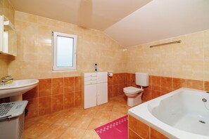 Apartment (A2) | Bathroom
