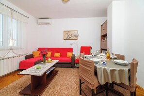 Apartment (A2) | Living room