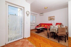 Apartemen (A2) | Ruang keluarga
