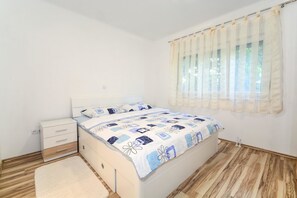 Apartment, 1 Double Bed | Free cots/infant beds, free WiFi, bed sheets