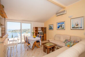 Lejlighed - flere senge | Stue | Tv