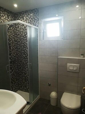 Apartment, 2 Double Beds | Bathroom | Shower - Apartment Lucija 1025 / Two Bedroom Apartment (Porec)