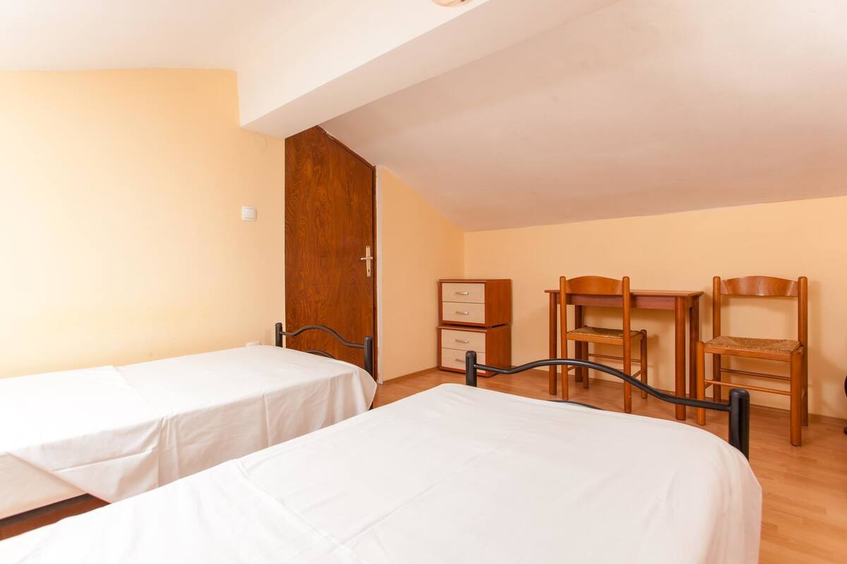 Apartment, Multiple Beds
