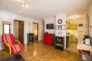 Apartamento, várias camas | Cozinha privada | Fogão, cooktop, talheres/pratos/utensílios de cozinha