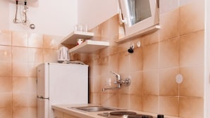 Apartment, 1 Double Bed | Private kitchen | Stovetop, cookware/dishes/utensils - Studio Apartment Akraj (Dugi Rat)