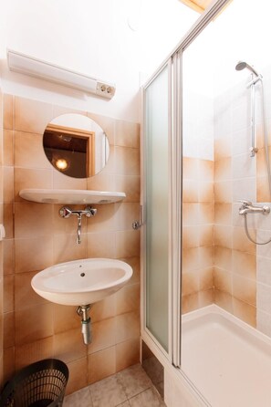 Lejlighed - 1 dobbeltseng | Badeværelse | Bruser