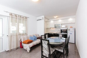 Apartment, Multiple Beds | Living room