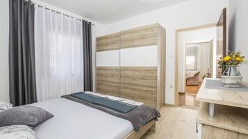 Apartment, 2 Double Beds | Private kitchen | Stovetop, dishwasher, cookware/dishes/utensils