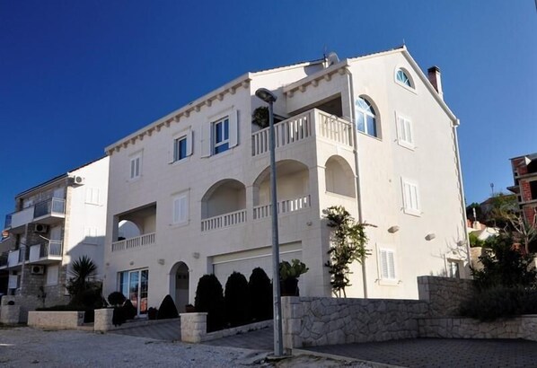 Departamento, 1 cama matrimonial y sofá cama | Vista frontal de la propiedad