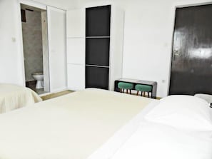 Apartment, Multiple Beds