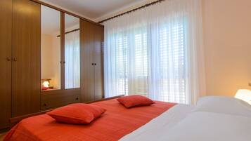 Apartment, Multiple Beds | Free WiFi, bed sheets