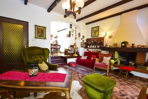 Ferienhaus, Mehrere Betten | Wohnzimmer | Fernseher