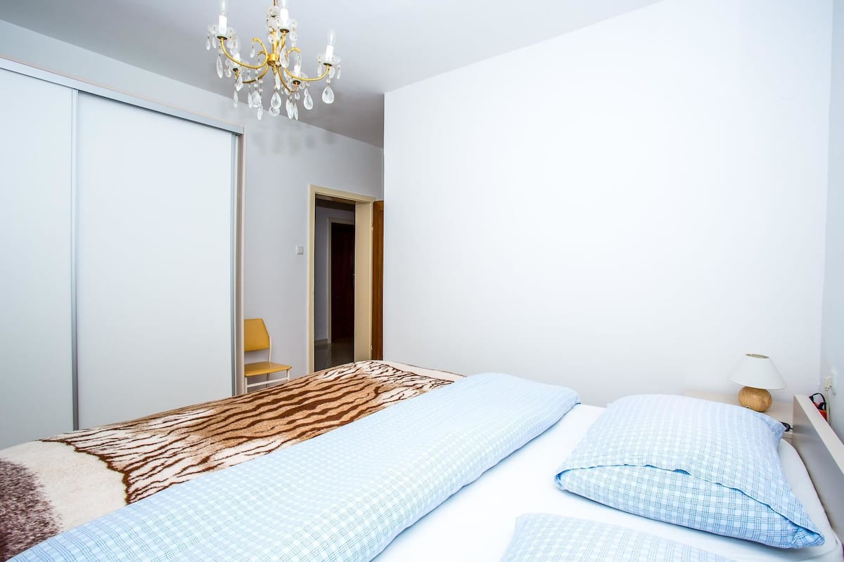 Apartment, Multiple Beds | WiFi (free), bed sheets