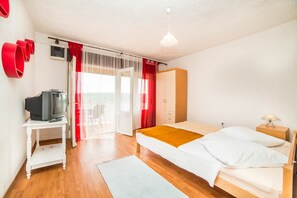 Apartment, 1 Double Bed with Sofa bed | Free WiFi, bed sheets