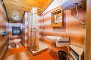 Apartment, Multiple Beds | Bathroom