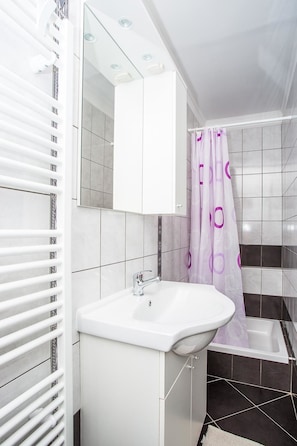 Apartment, 1 Double Bed | Bathroom