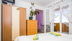 Apartment, 1 Double Bed | WiFi (free), bed sheets