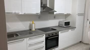 Apartment, Multiple Beds | Private kitchen | Oven, stovetop, cookware/dishes/utensils