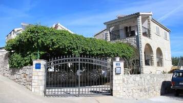 Apartment, Multiple Beds | Front of property