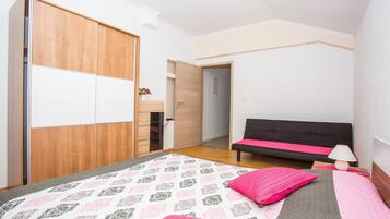 Apartment, Multiple Beds | Free WiFi, bed sheets